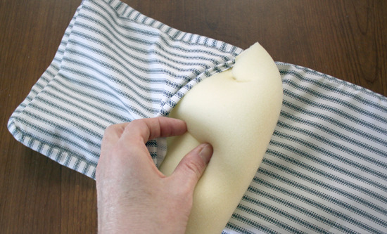 Free Tutorial: How to make an easy no-zipper doll bed mattress